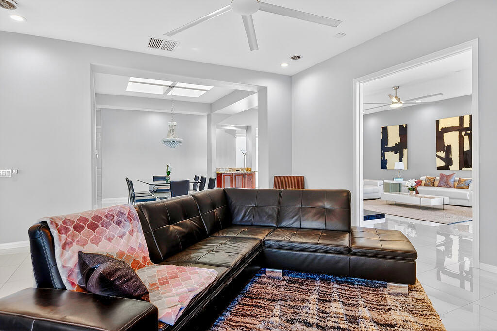 5 Curie Court
