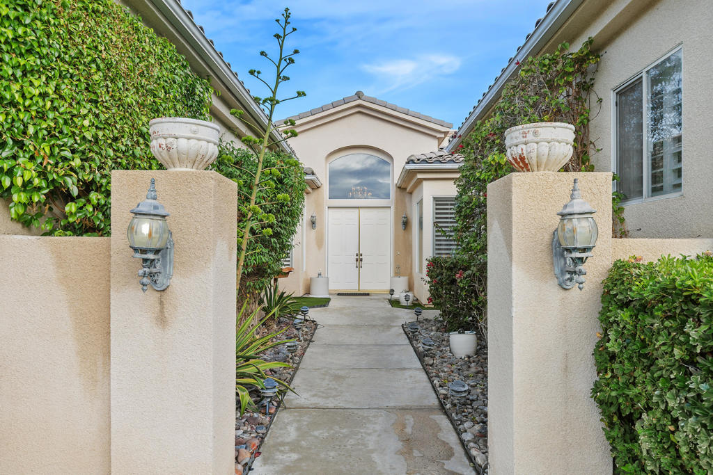 2 Othello Court