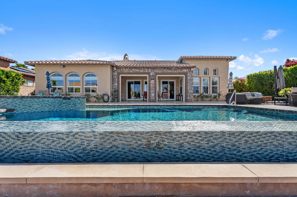 4 Via Santo Tomas Drive