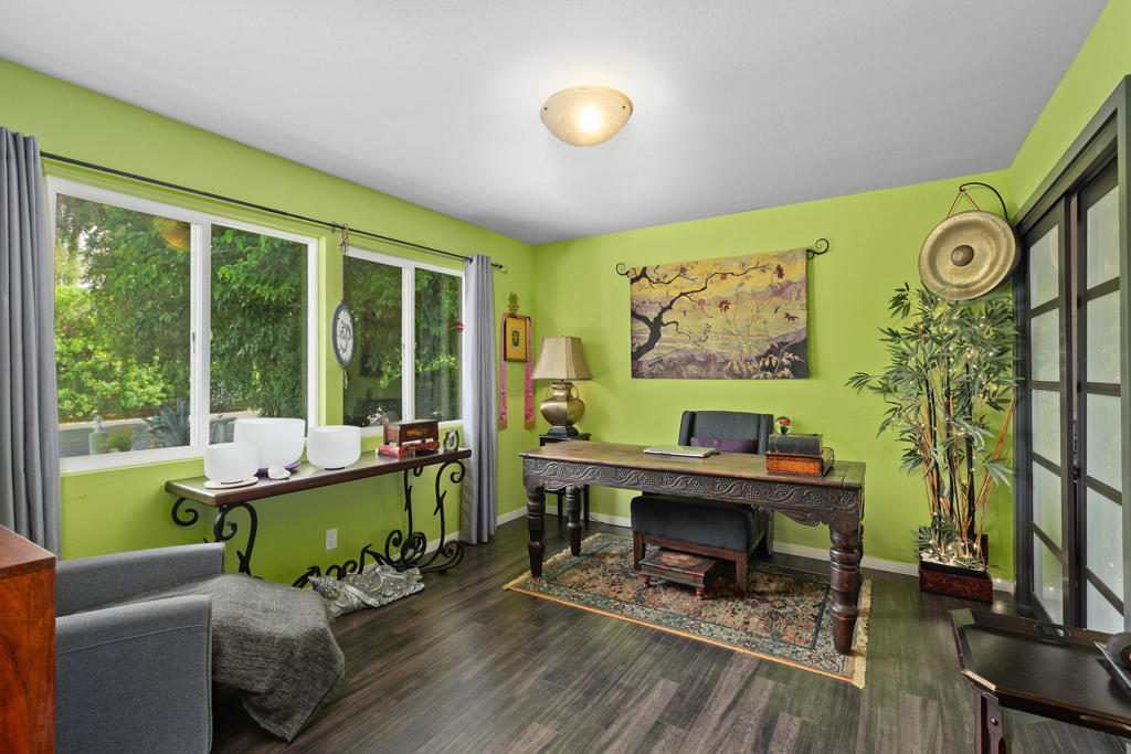 71305 Kempton Avenue