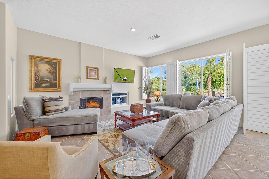 83 N Kavenish Drive