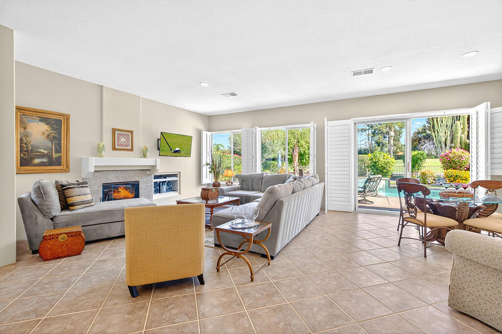 83 N Kavenish Drive