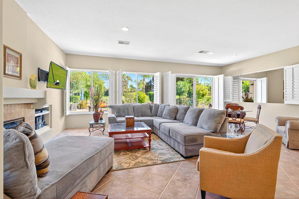 83 N Kavenish Drive