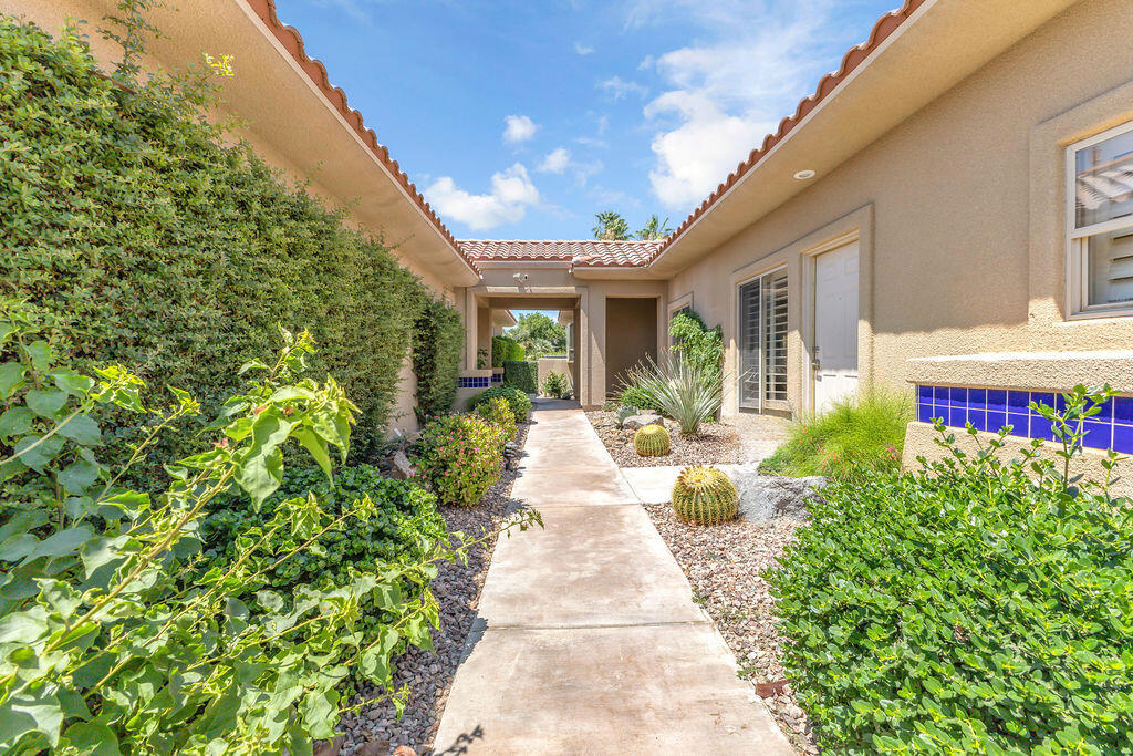 93 Kavenish Drive