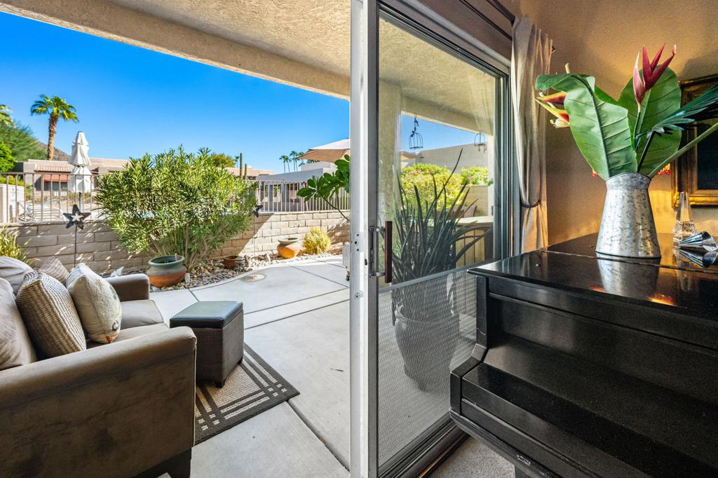 48110 Via Hermosa