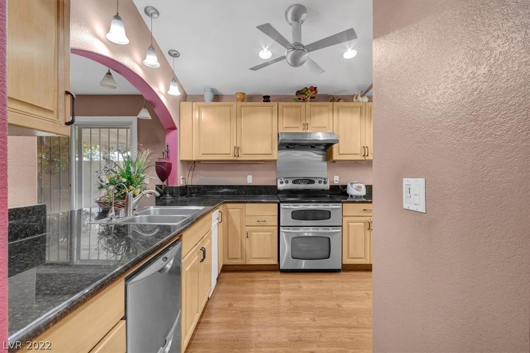 2124 Diamond Brook Court