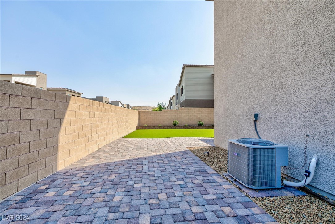 9933 Iron Creek Avenue