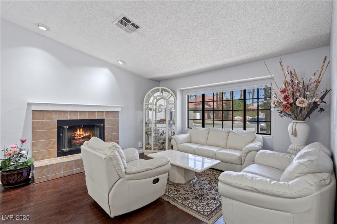 1647 Los Altos Place