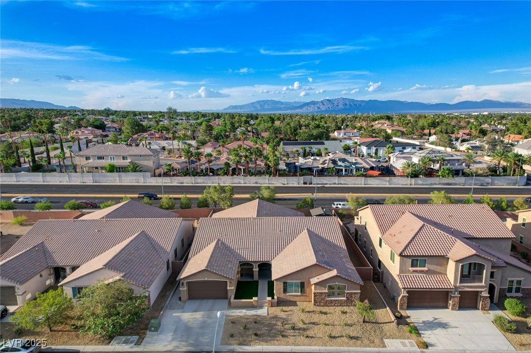 7292 White Bloom Avenue