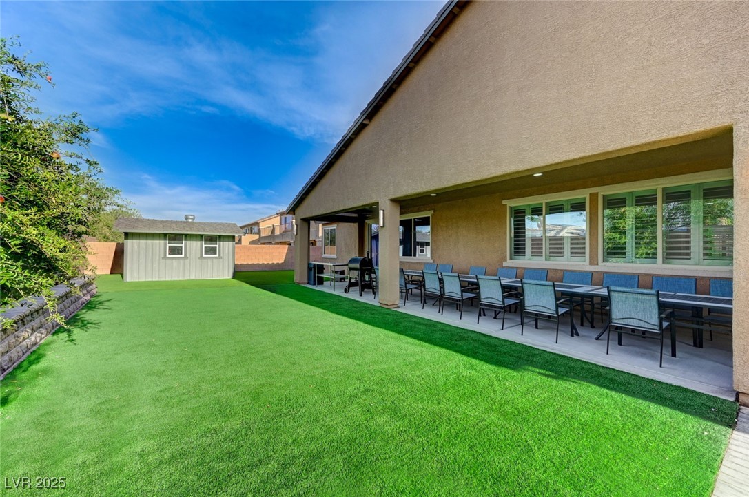 7292 White Bloom Avenue
