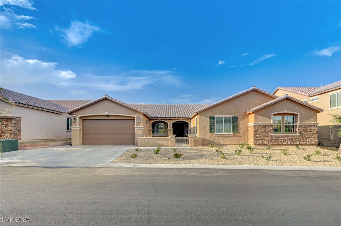 7292 White Bloom Avenue
