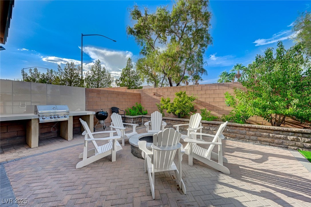 7292 White Bloom Avenue