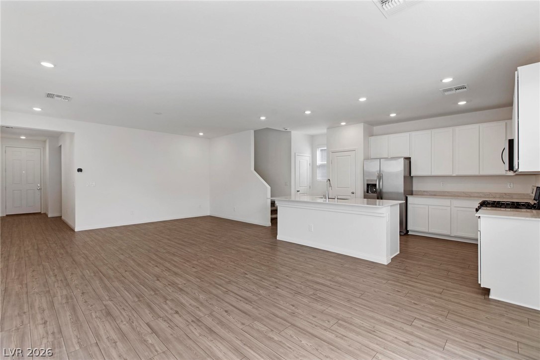 10183 Glowing Amber Street