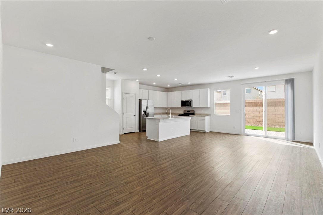 10183 Glowing Amber Street