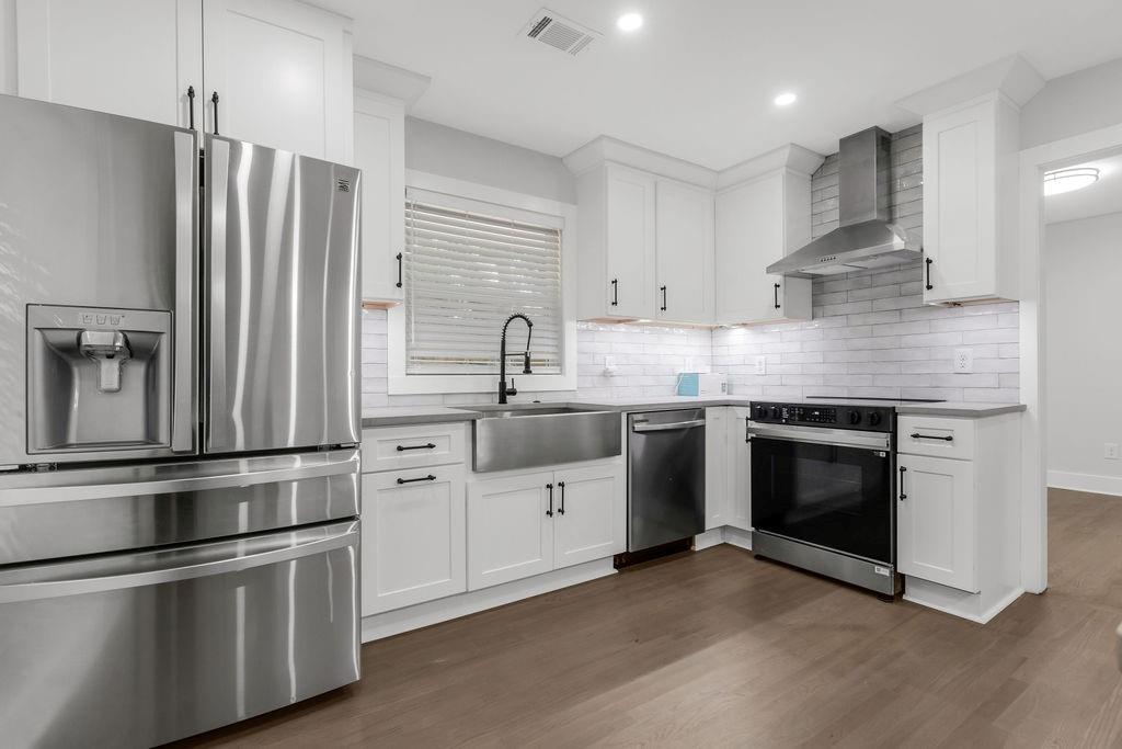 2219 SHARON Way