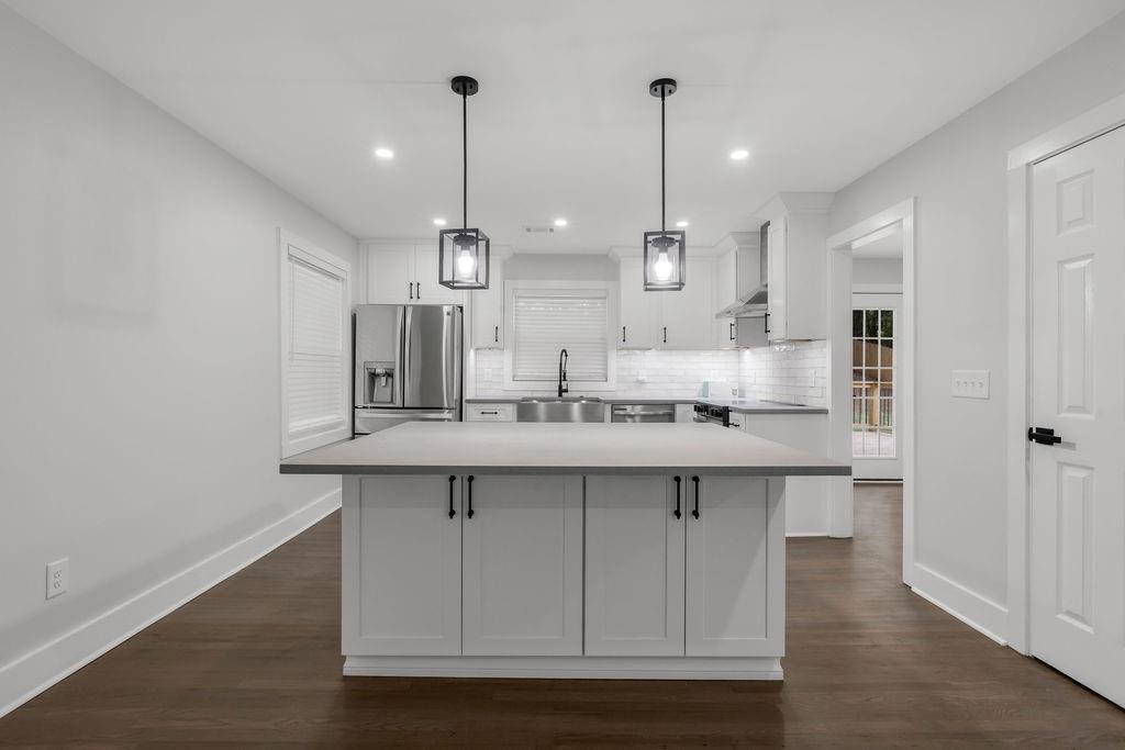 2219 SHARON Way