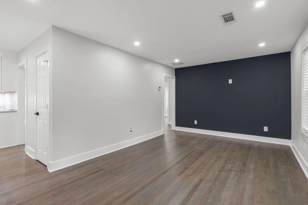 2219 SHARON Way