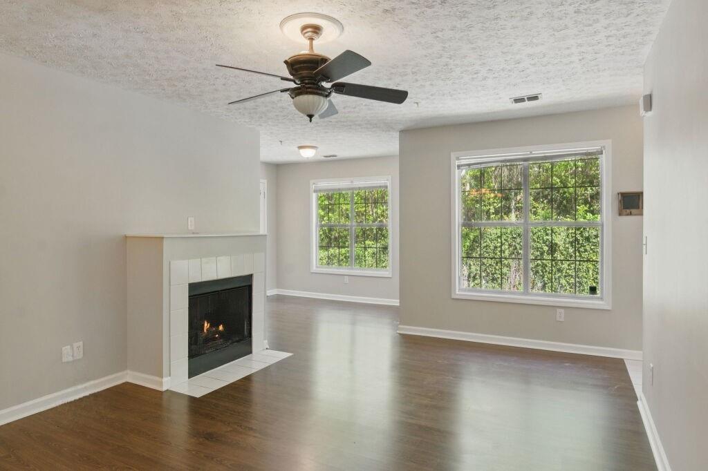 124 STREAMSIDE Drive Unit 24