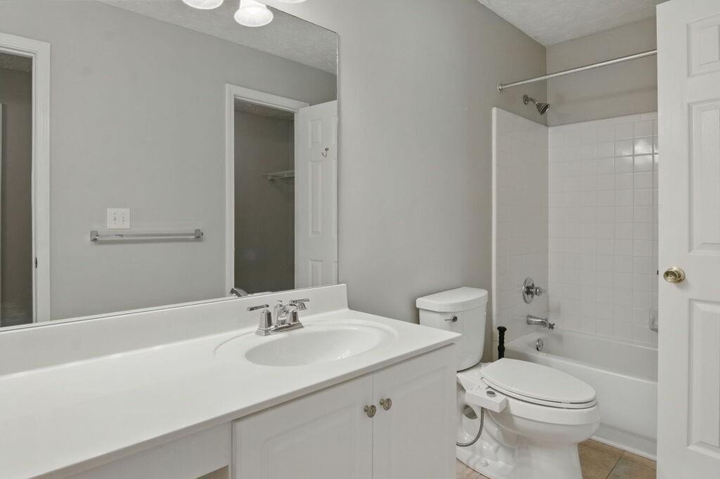 124 STREAMSIDE Drive Unit 24