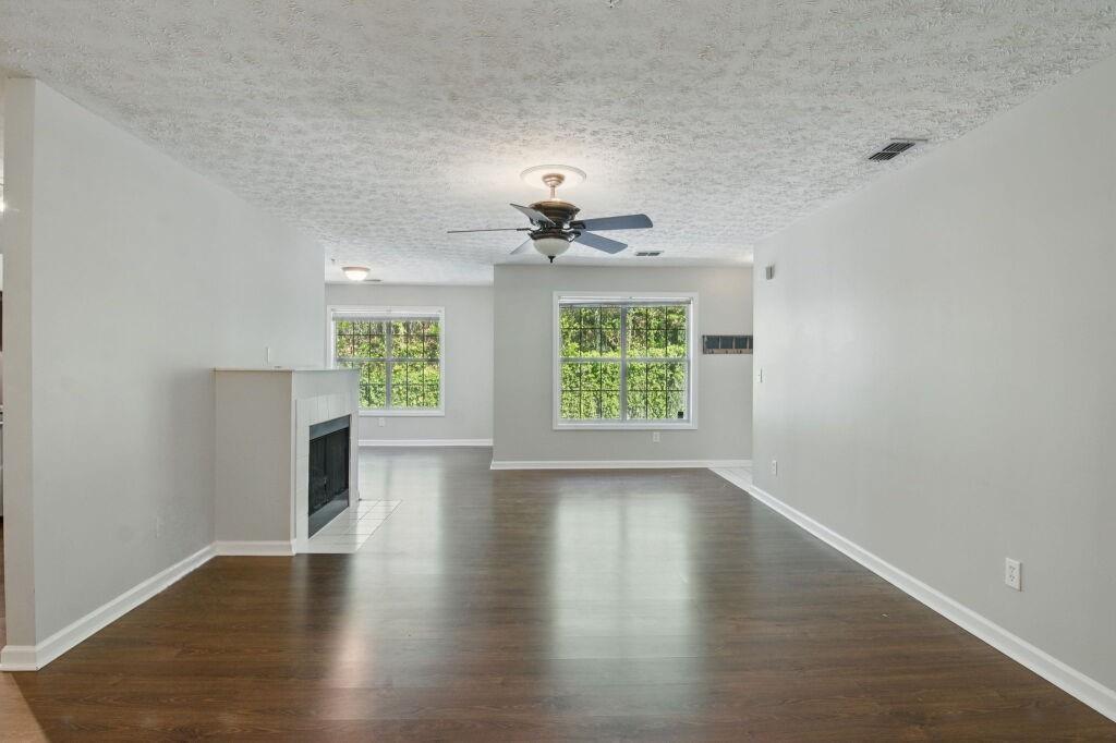 124 STREAMSIDE Drive Unit 24