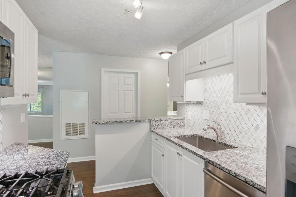 124 STREAMSIDE Drive Unit 24