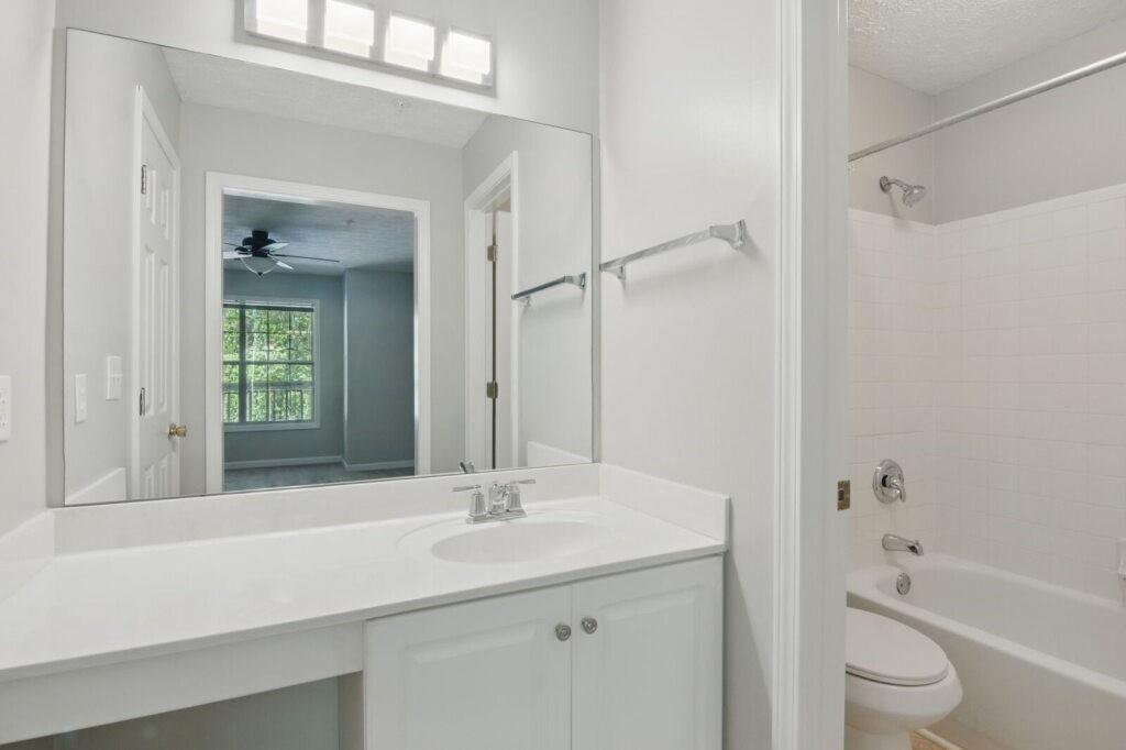 124 STREAMSIDE Drive Unit 24