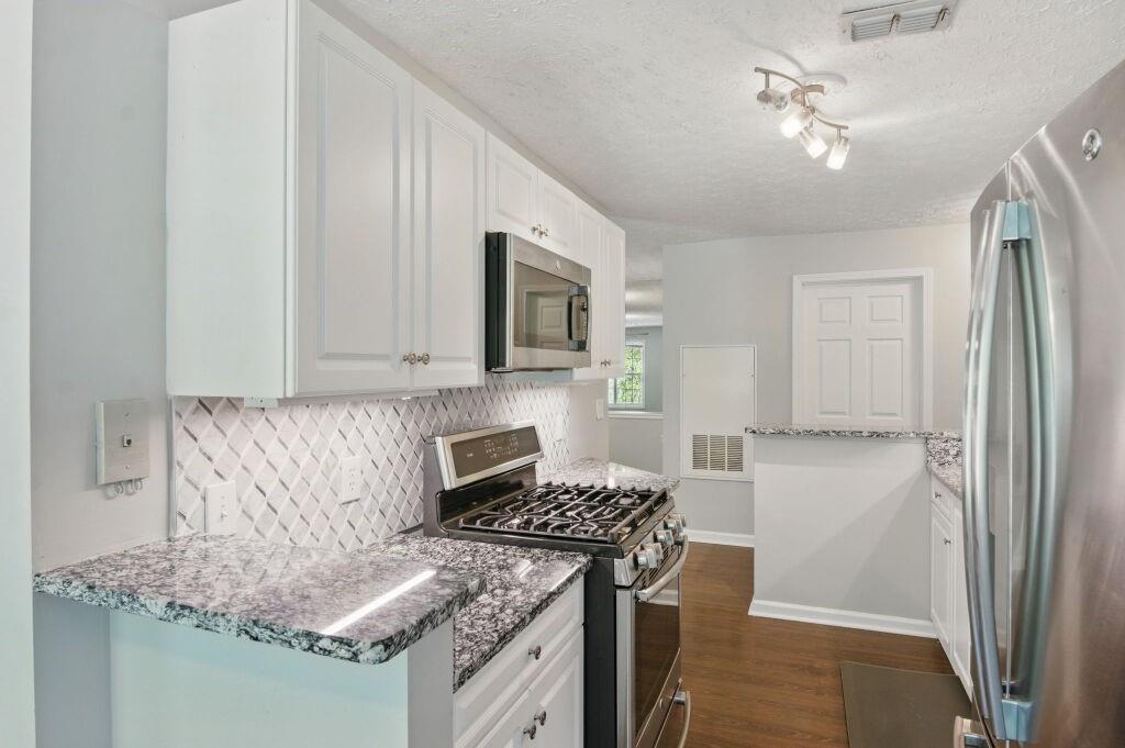 124 STREAMSIDE Drive Unit 24