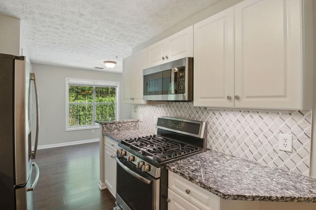 124 STREAMSIDE Drive Unit 24