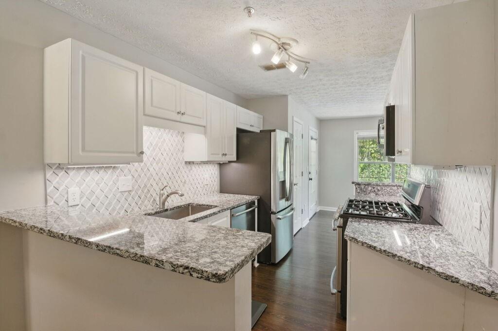124 STREAMSIDE Drive Unit 24