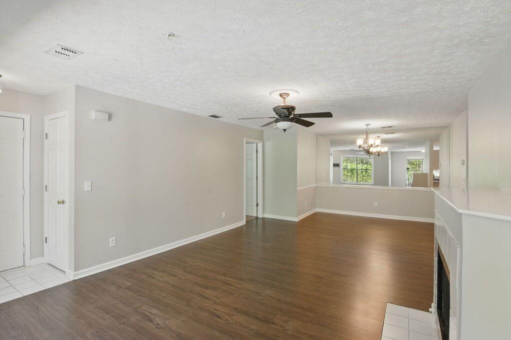 124 STREAMSIDE Drive Unit 24