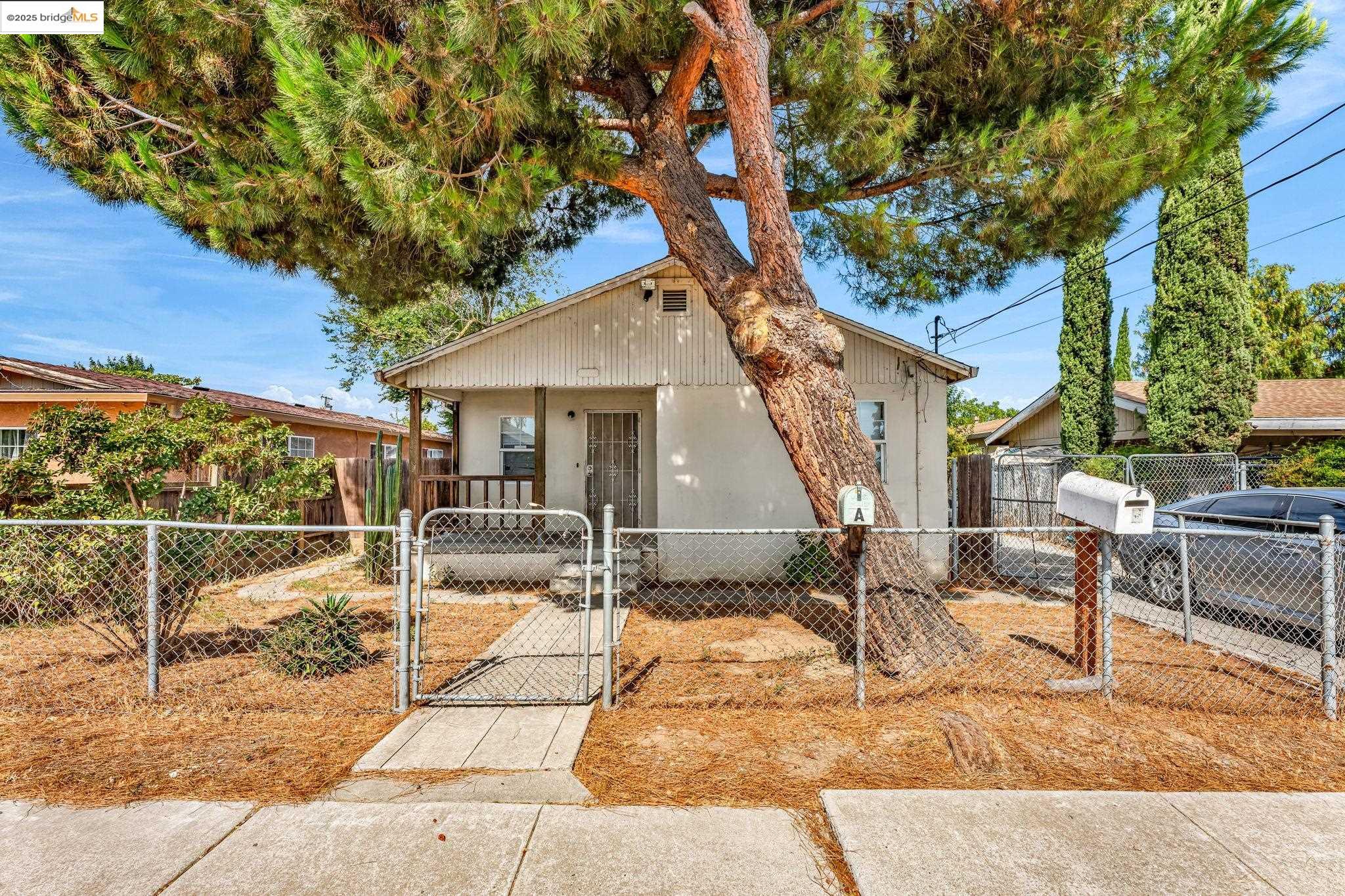 159 Poinsettia Ave