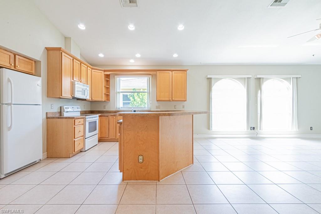 739 98th AVE N