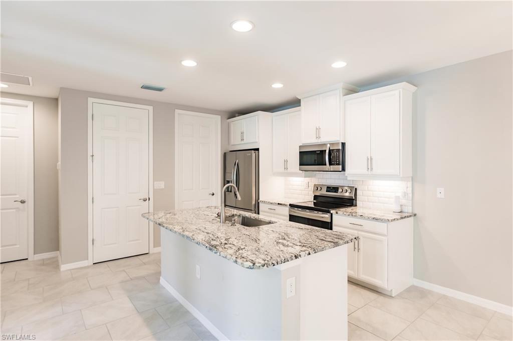 14735 Edgewater CIR