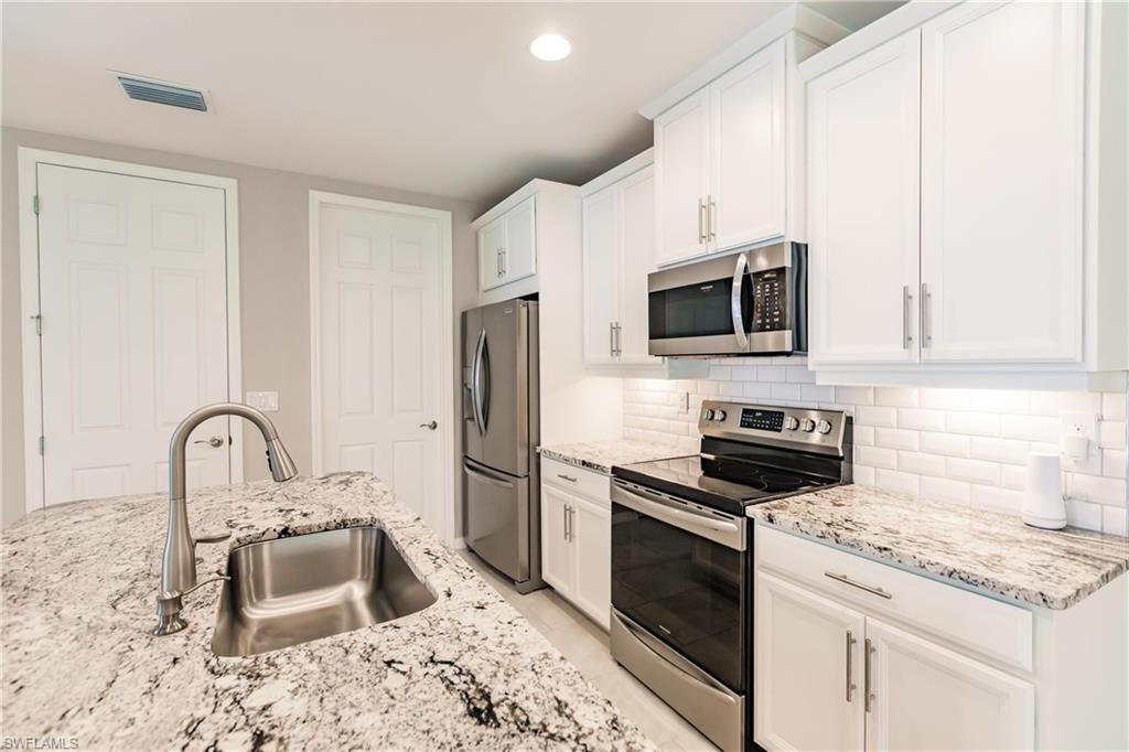 14735 Edgewater CIR