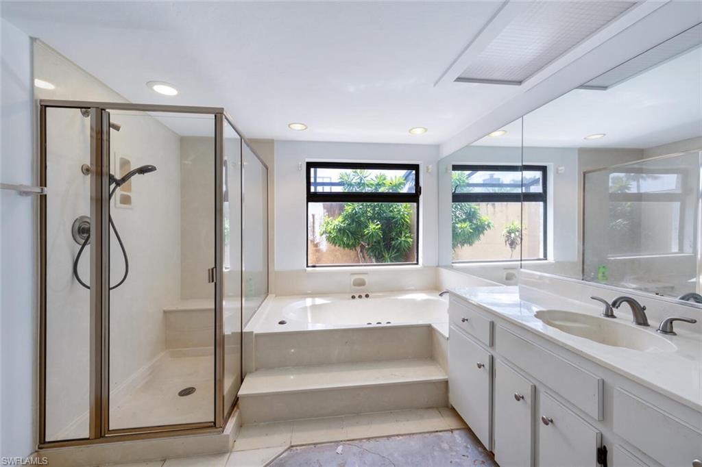 2204 REGAL WAY