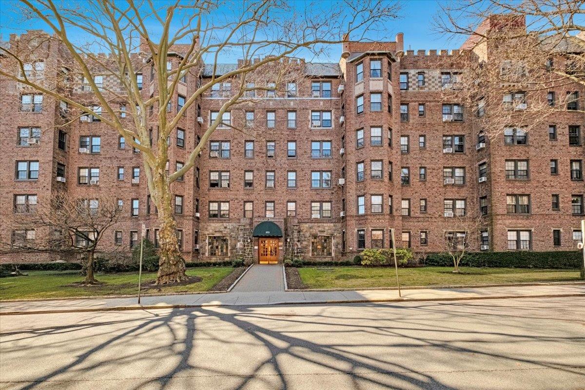 253 Garth Road Unit: 4E