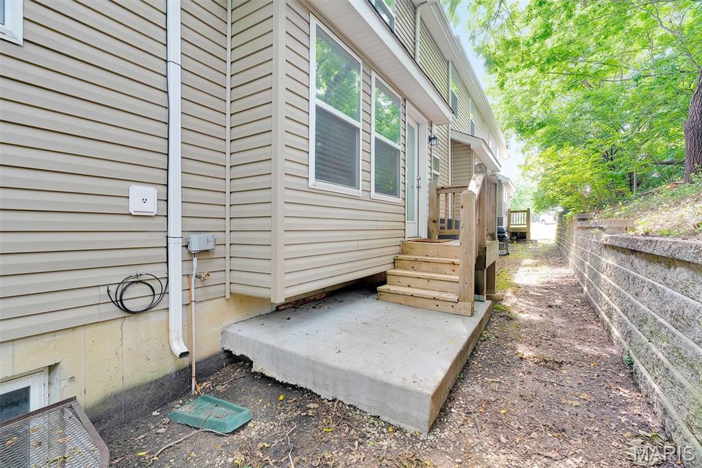 32 Loris Lane