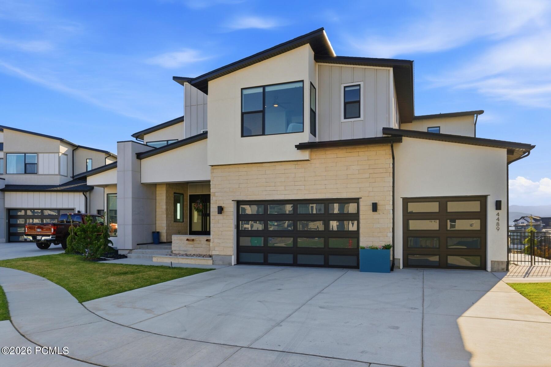 4489 N Solstice Drive