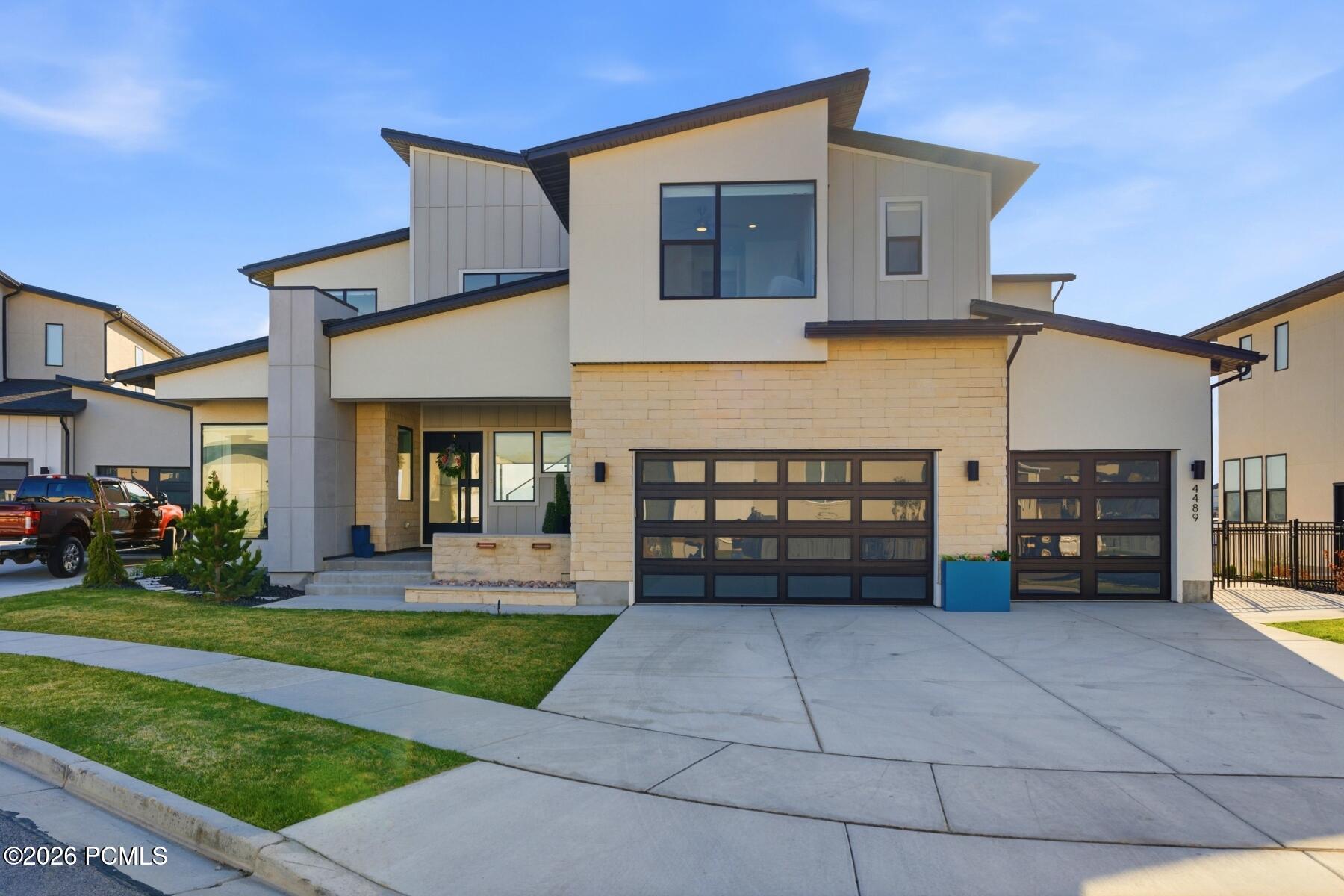 4489 N Solstice Drive