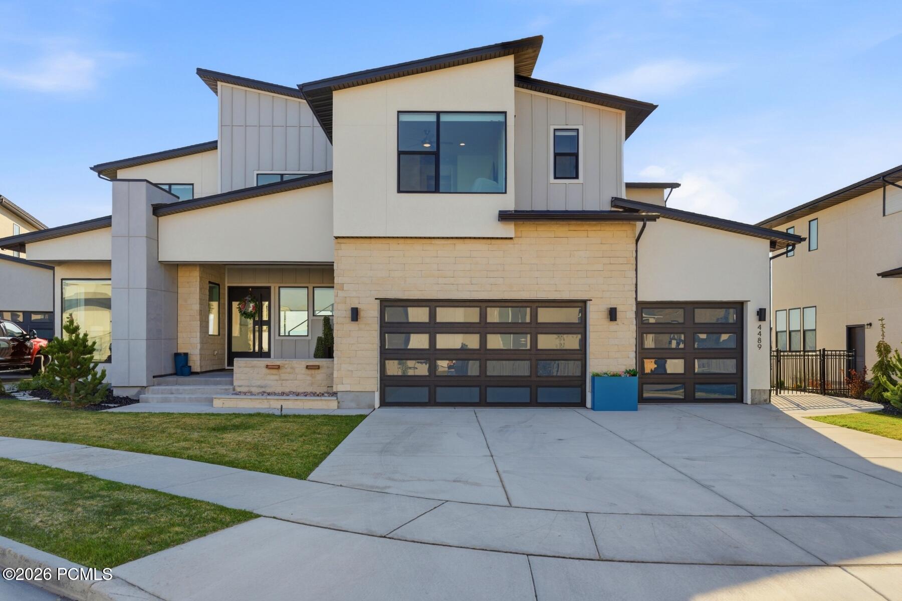 4489 N Solstice Drive