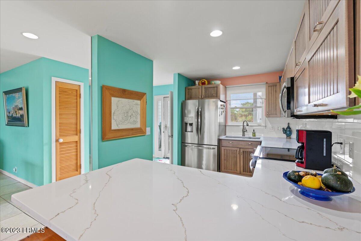 6 Mickeys Alley, B