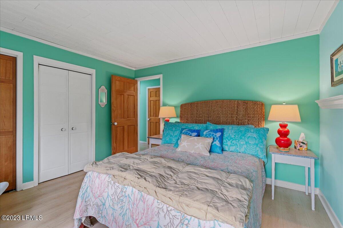 6 Mickeys Alley, B