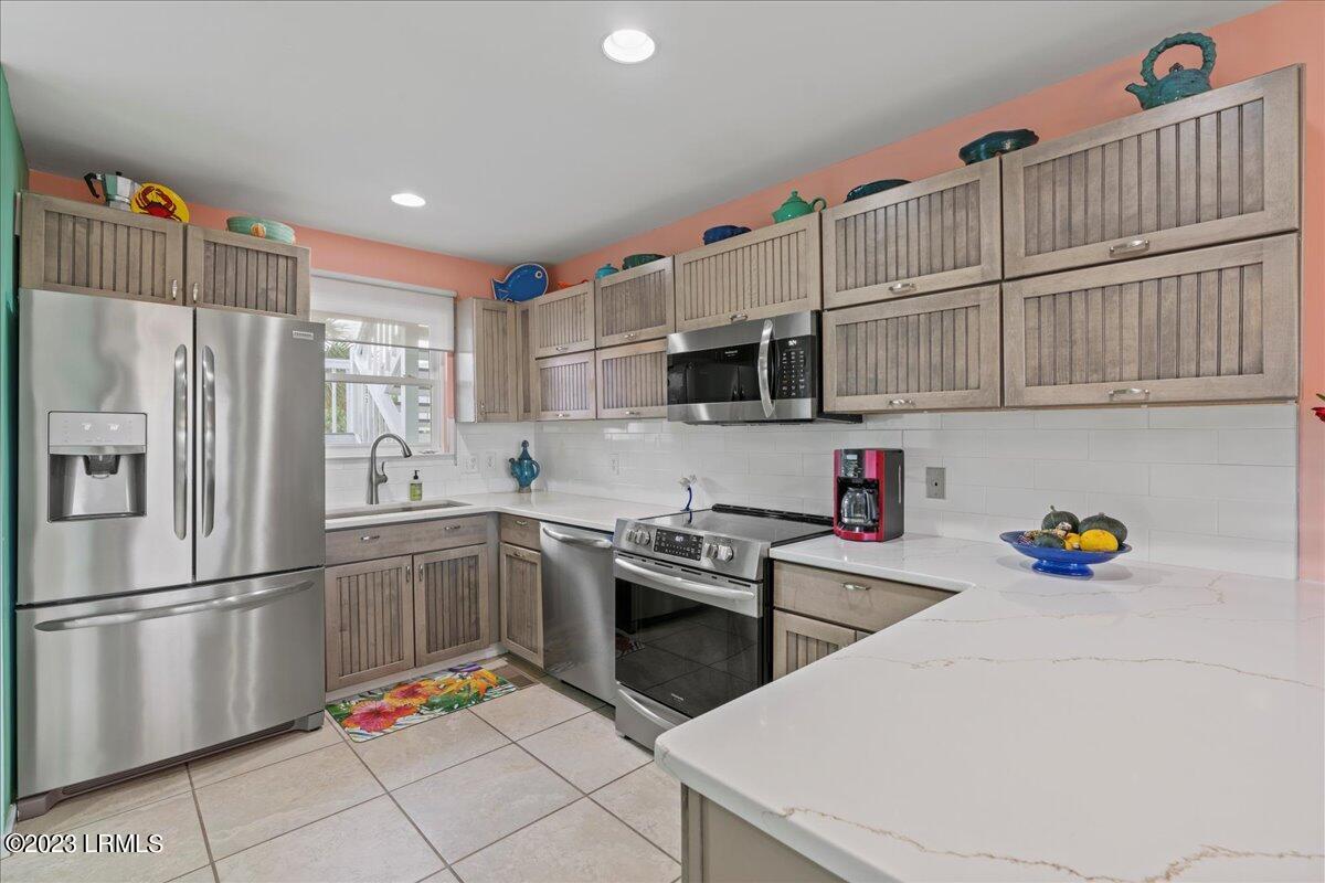 6 Mickeys Alley, B