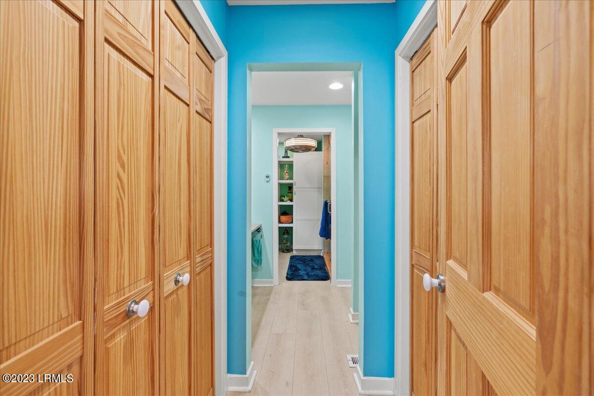 6 Mickeys Alley, B