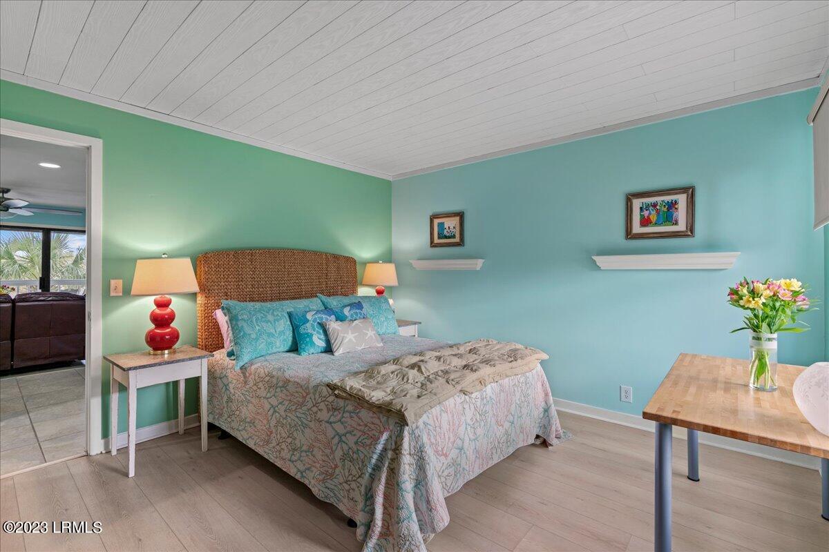 6 Mickeys Alley, B