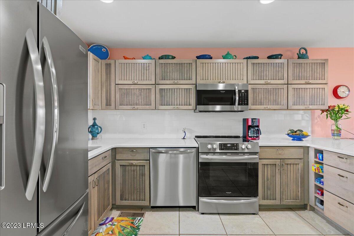 6 Mickeys Alley, B