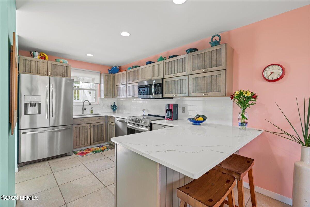 6 Mickeys Alley, B