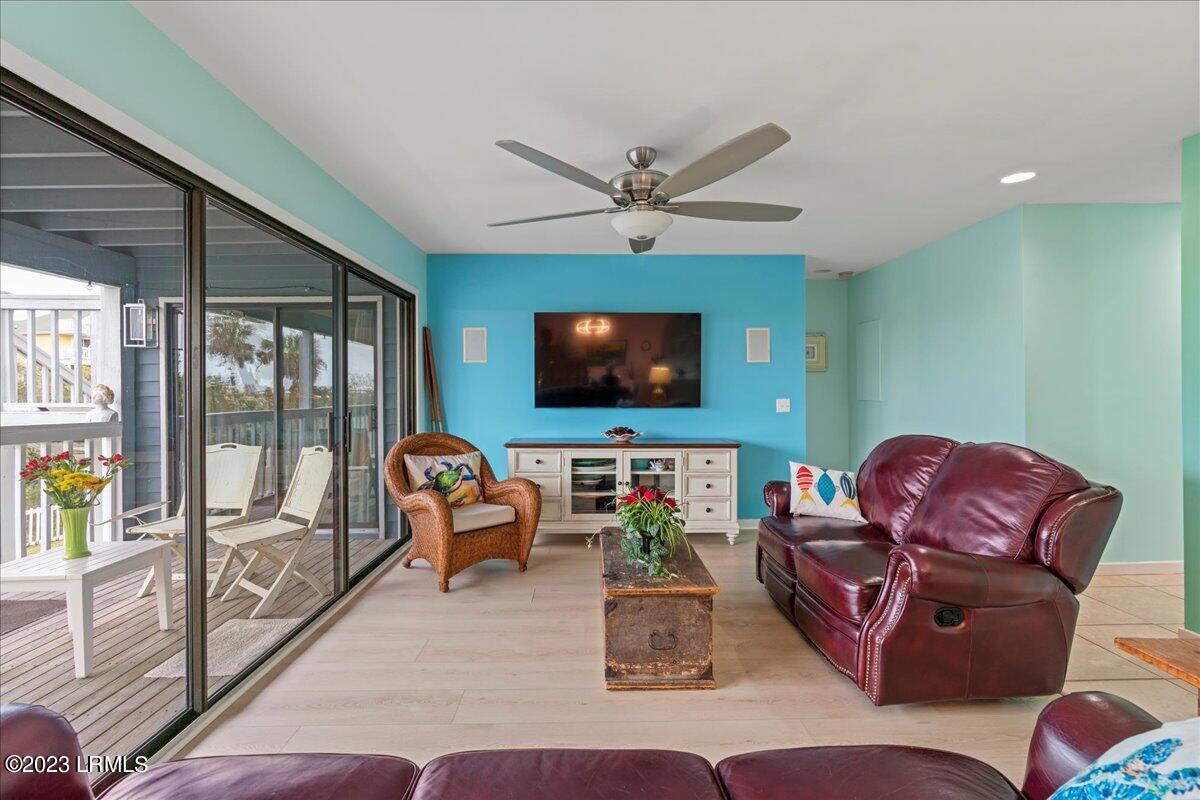6 Mickeys Alley, B