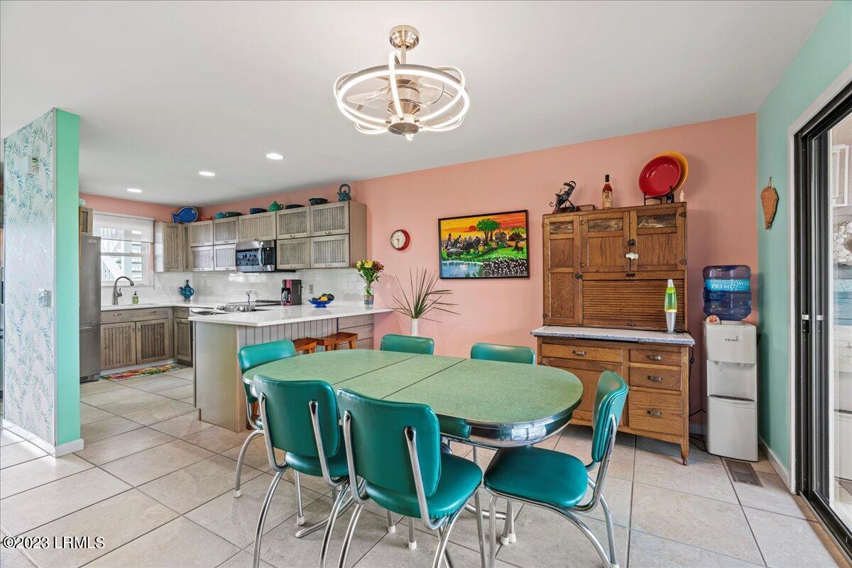 6 Mickeys Alley, B