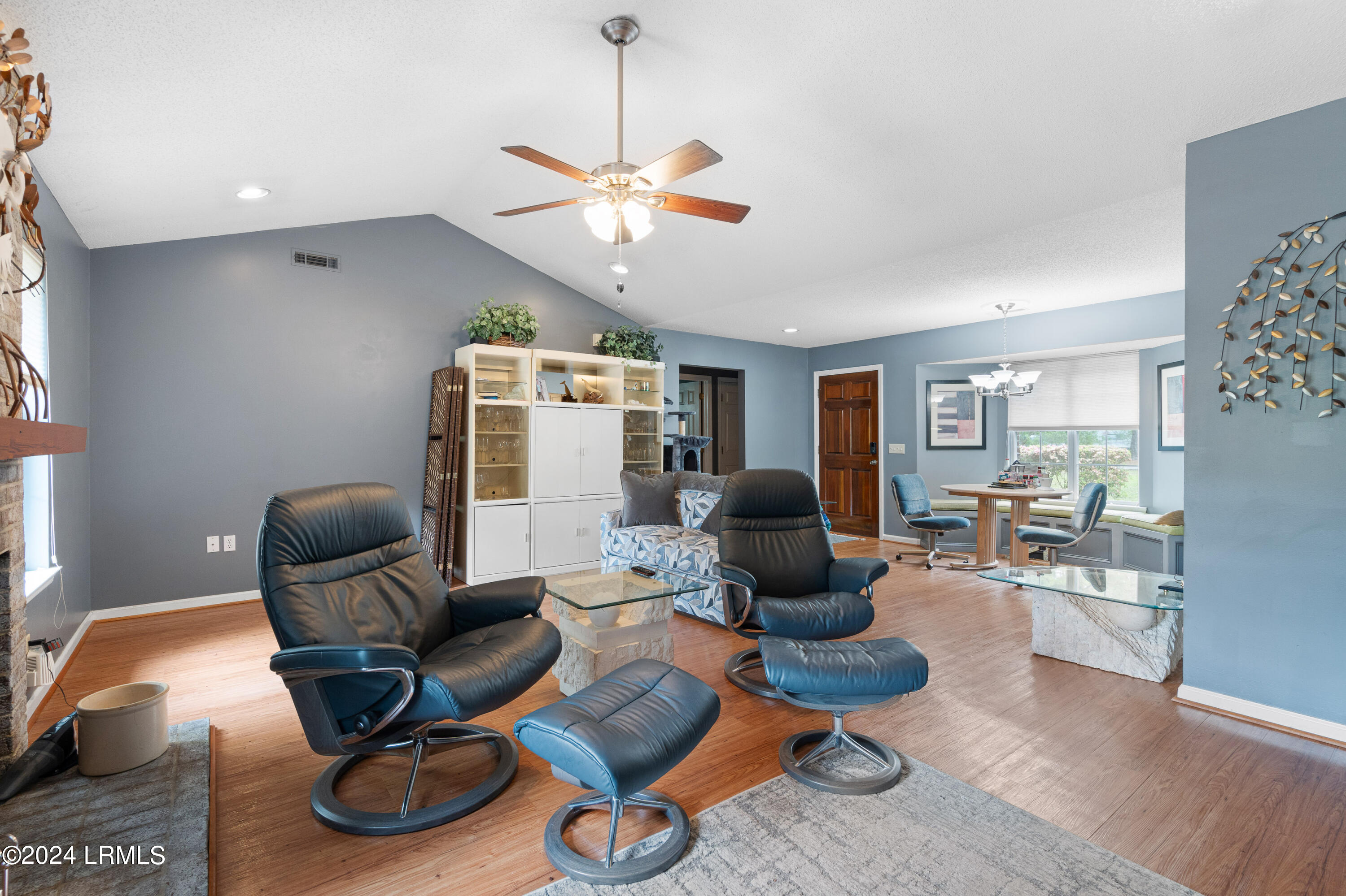 6 Royal Pines Boulevard